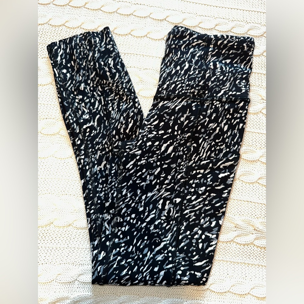 Lululemon Fast and Free HR Crop Speckle Trail Black Multi Inseam 23” Size 0